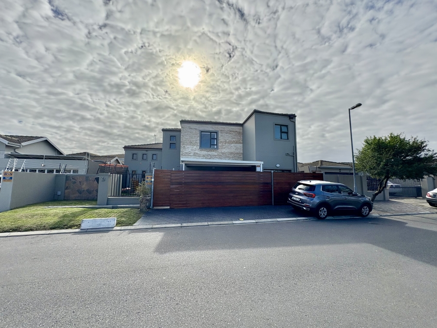 5 Bedroom Property for Sale in Parklands North Western Cape